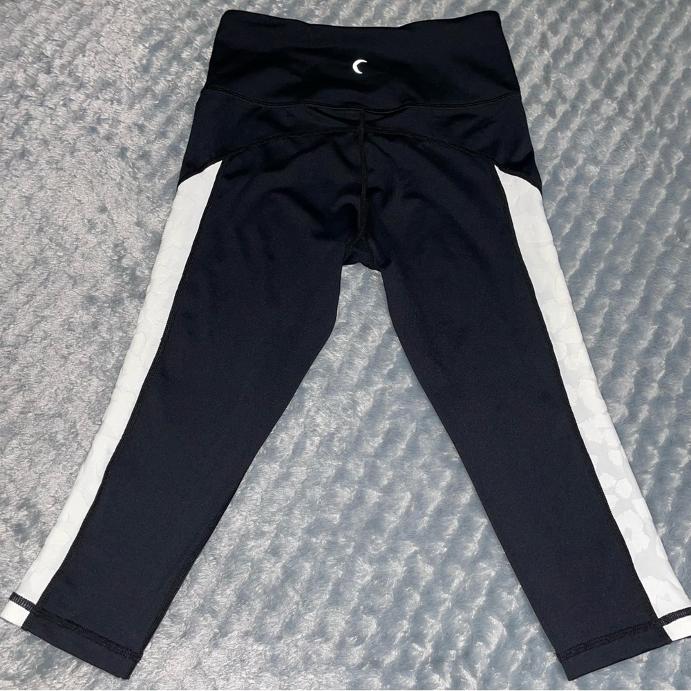 Zyia Active Black White Leopard Print Side Cropped Leggings Size 4